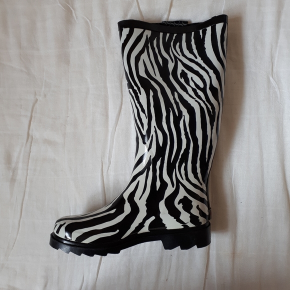 Chooka Women's Zebra Print Rain Boots - Picture 5 of 14